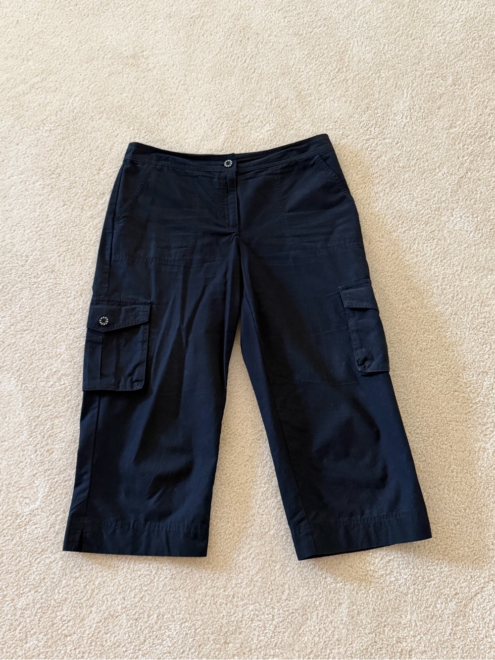 IZOD Women's Black Cargo Capri Pants, size 8